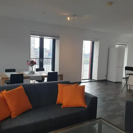 Red Apple Beautiful In The Centre Of Apartment Rotterdam